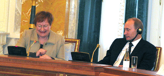 Presidentti Tarja Halonen ja pääministeri Vladimir Putin tapasivat suomalaisia yritysjohtajia Konstantinovin palatsissa Pietarissa.